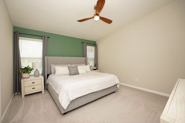 Building Photo - Central Freeport Location with Community Pool