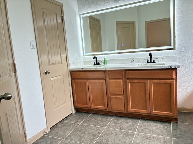 Building Photo - 7042 Windy Run Ct