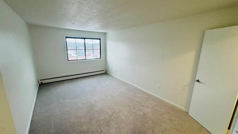 Building Photo - 128 Mammoth Rd