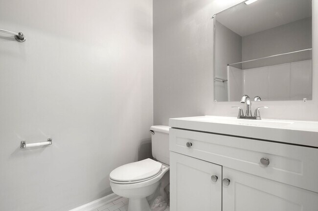 Building Photo - Updated Asheville Apartment