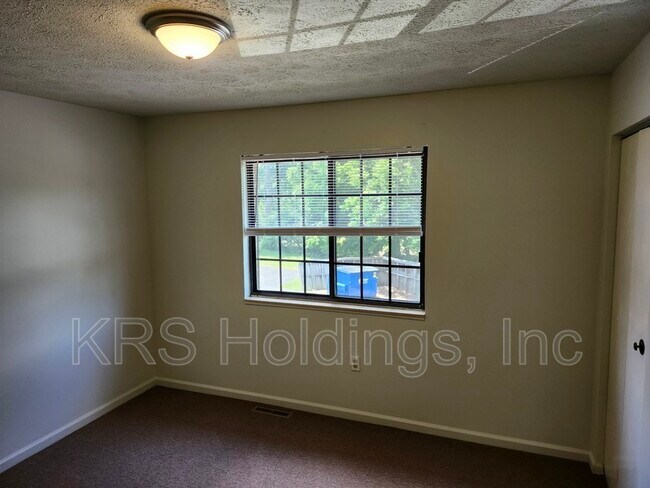 Building Photo - 211 S Waverley St