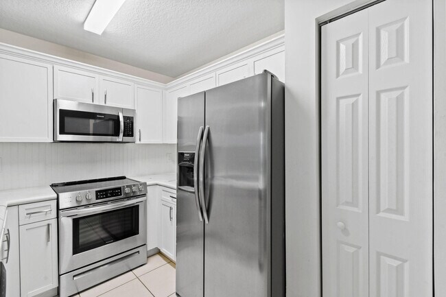 Building Photo - 954 Summit Lake Dr