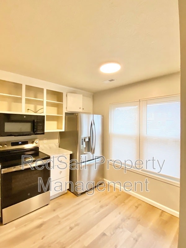 Building Photo - 8 Terri Sue Ct