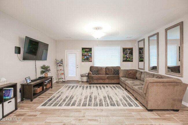 Building Photo - 10716 Drew Pearson Dr