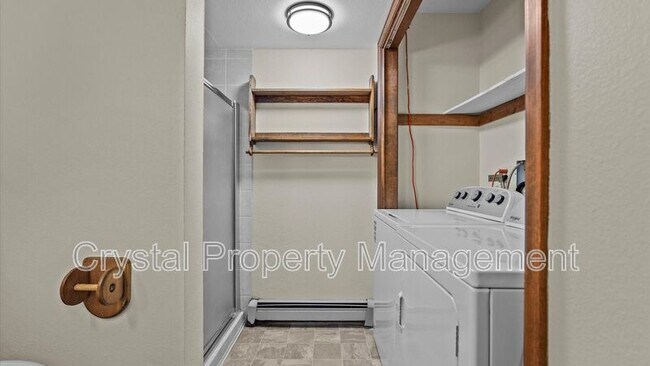 Building Photo - 1001 Walz Ave