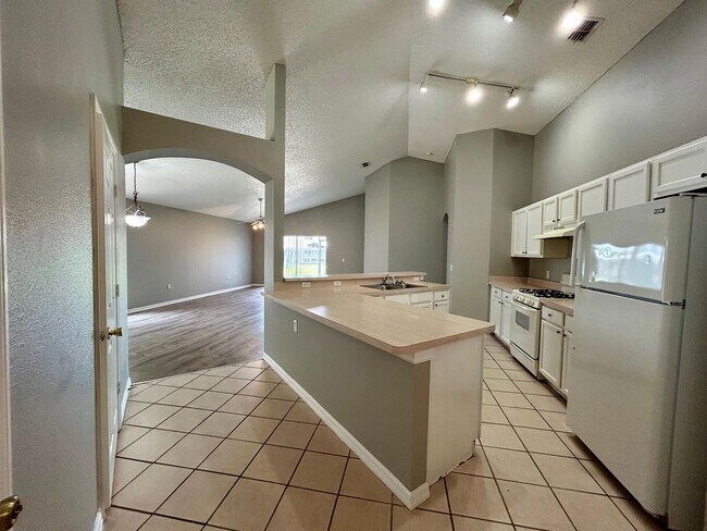 Building Photo - 138 Sir Phillips Dr
