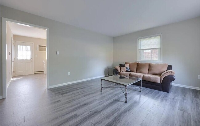 Building Photo - 131 Highview Dr