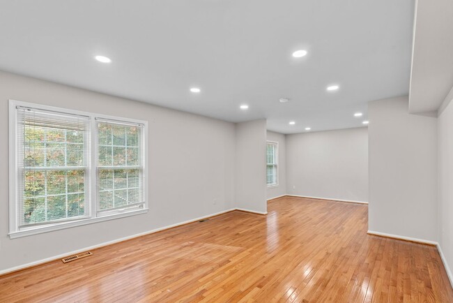 Building Photo - 12037 Stoneford Dr