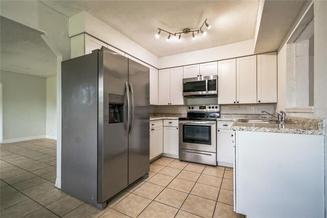 Building Photo - 3312 Plummer Cir