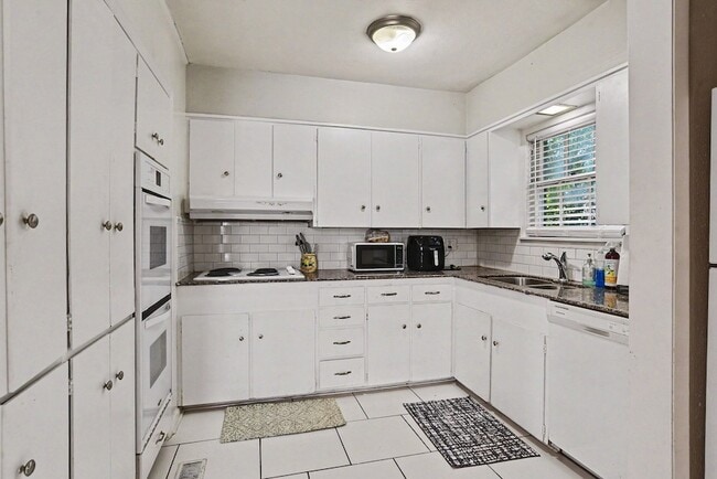 Building Photo - 4301 Emerson Ave