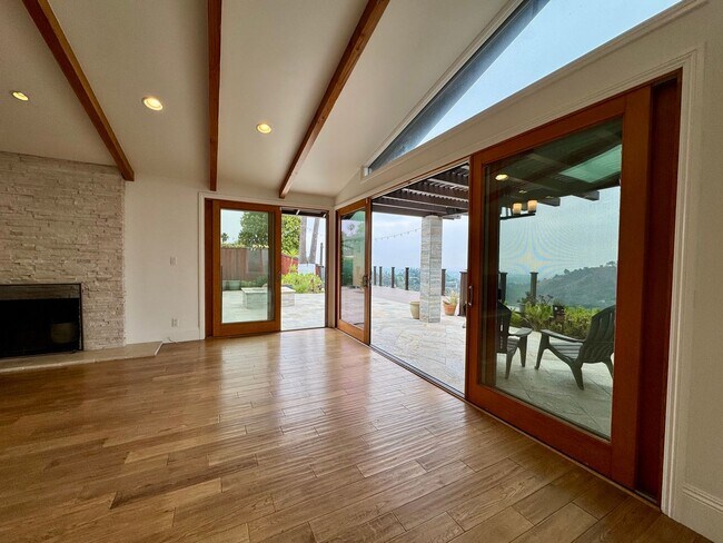 Building Photo - Magnificent views! Completely Private! One...