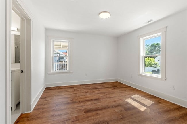 Building Photo - 159 Pleasant St