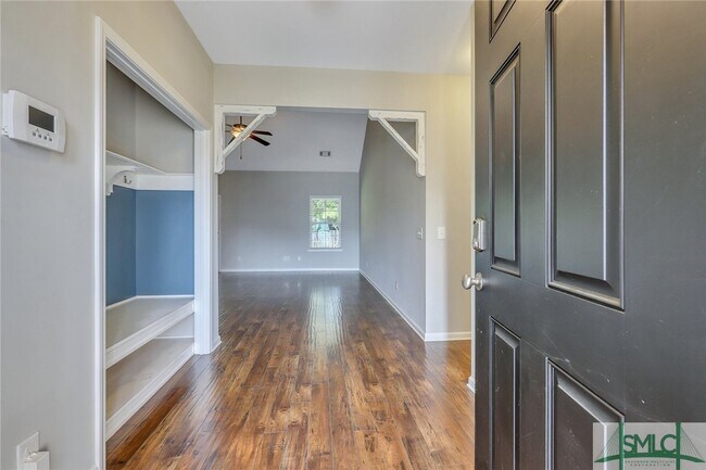 Building Photo - 136 Waverly Way