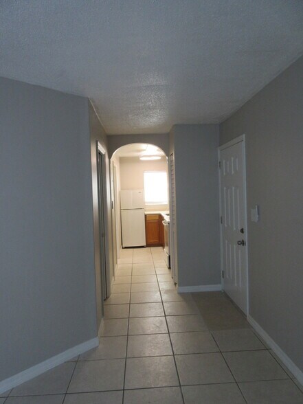 Building Photo - 390 W Cocoa Beach Cswy