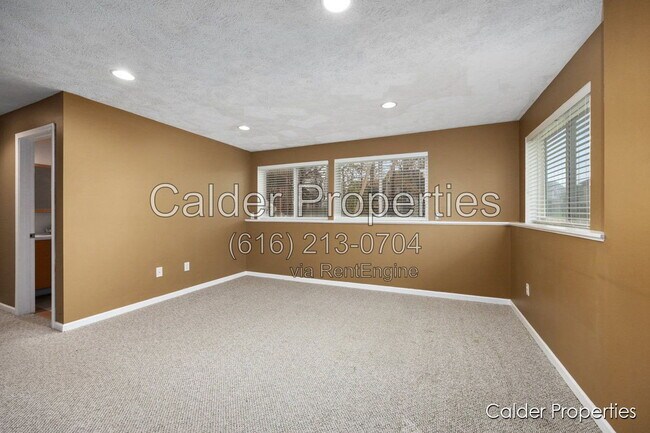 Building Photo - 5686 E Falling Leaf Dr SE