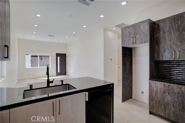 Building Photo - 10922 Garden Grove Ave