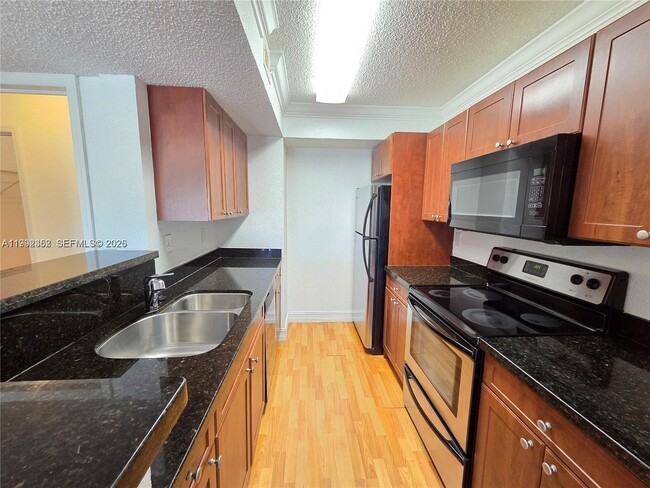 Building Photo - 15650 SW 105th Ln