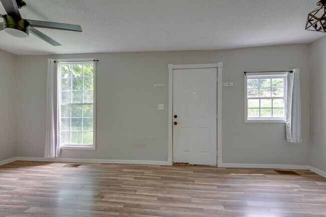 Building Photo - 516 Waycross Dr