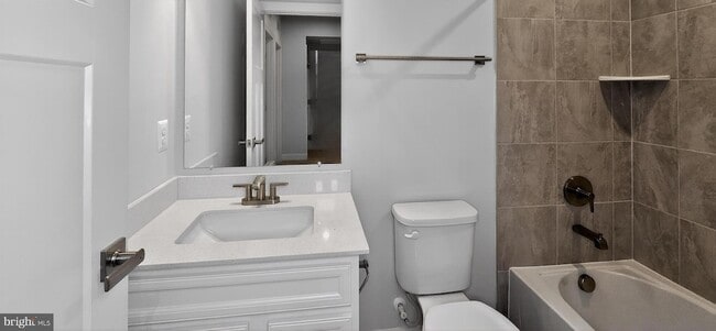 Building Photo - 2542 -A Verona Pl