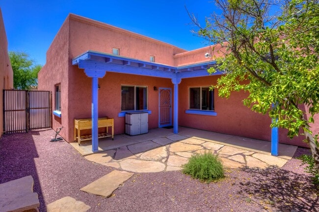 Building Photo - Eastside Barrio Style Home