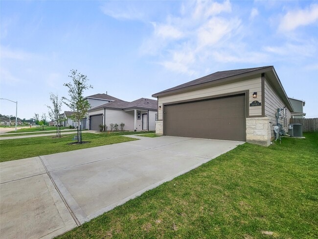 Building Photo - 16983 Pandora Wy