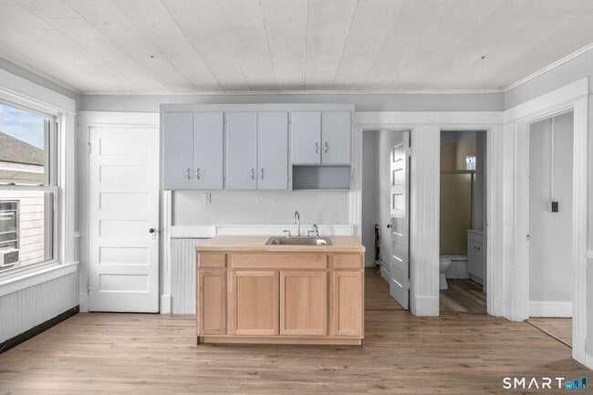 Building Photo - 73 South St