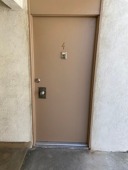 Building Photo - 422 N Hayworth Ave