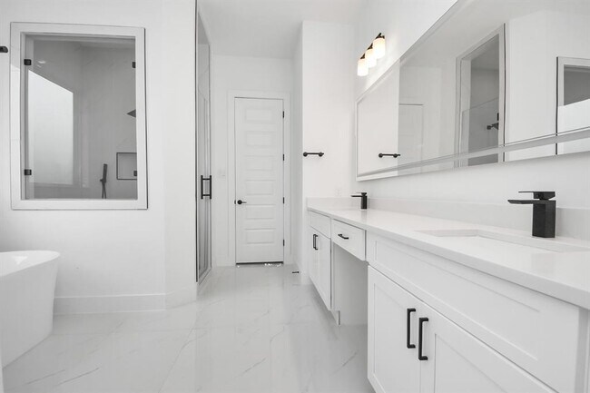 Building Photo - 8311 Venus St