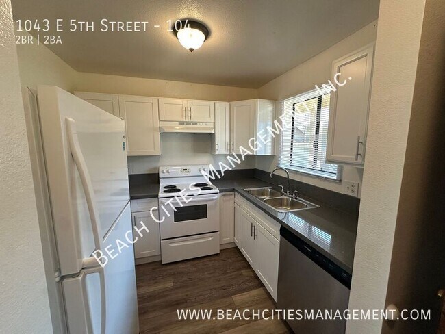 Building Photo - 1043 E 5th St