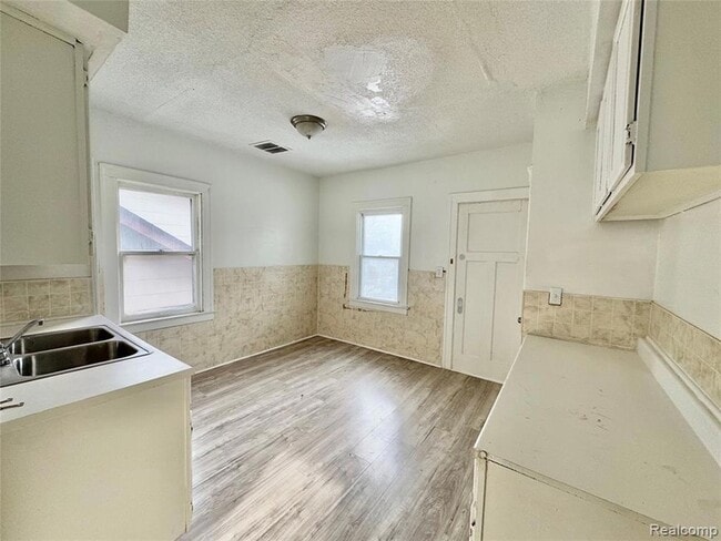 Building Photo - 4013 Beniteau St