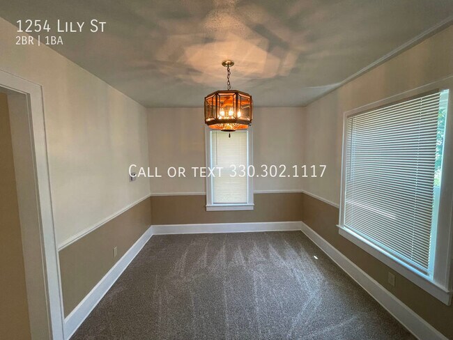 Building Photo - 1254 Lily St