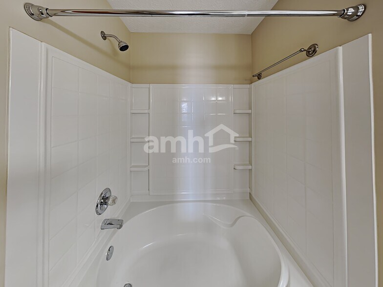 Building Photo - 3044 Donard Ct