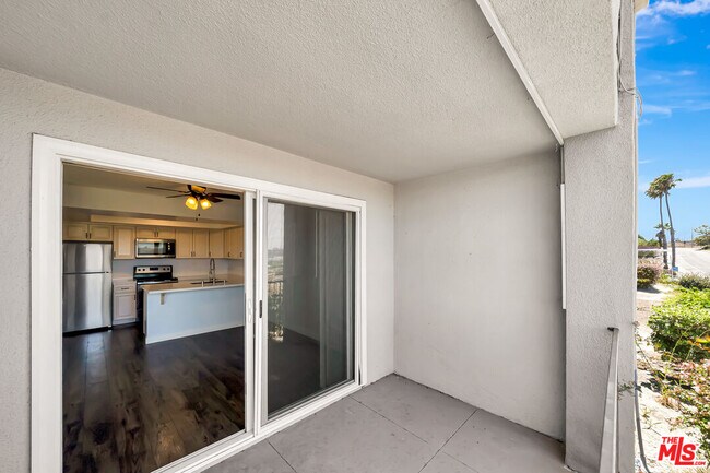 Building Photo - 3606 Vista Rey