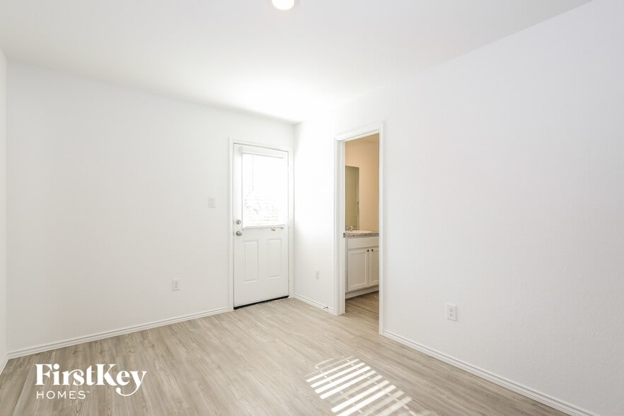 Building Photo - 8323 Piedra Medina