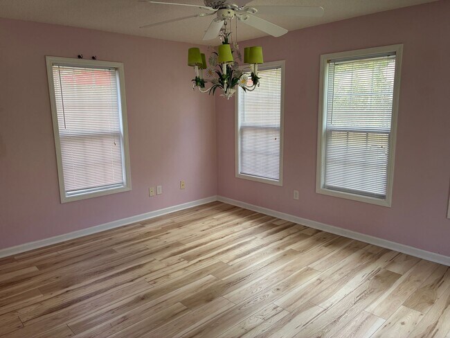Building Photo - 3 Bedroom 2 Bath Home in Carolina Shores