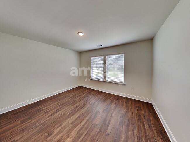 Building Photo - 129 Pecan Dr