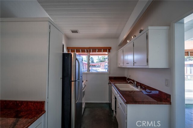 Building Photo - 1400 Hayworth Ave