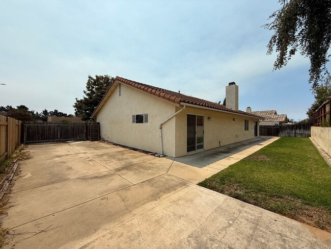 Building Photo - Orcutt Single Story Home with RV Access