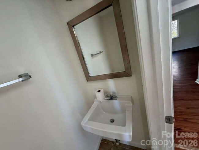 Building Photo - 9432 Lexington Cir