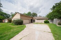 Building Photo - 16774 Glen Eagle Dr N