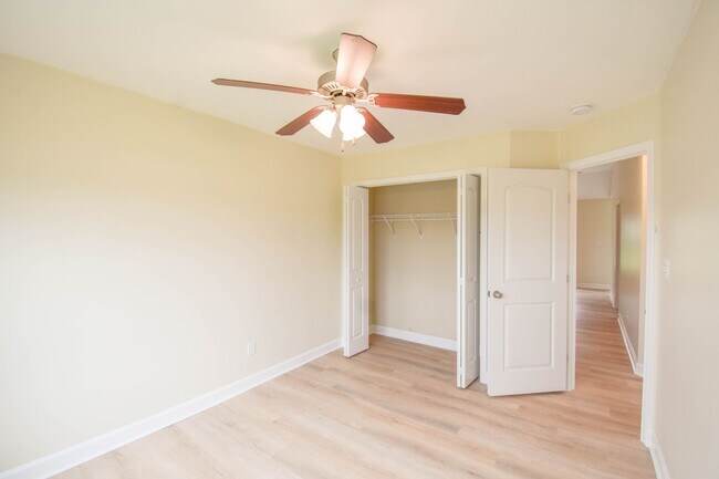 Building Photo - Coming Soon: 3 Bedroom 2 Bathroom with Garage
