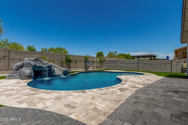 Building Photo - 5314 N 182nd Ln