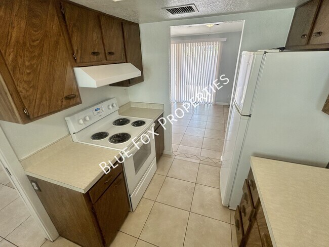 Building Photo - 3456 N Richland Dr