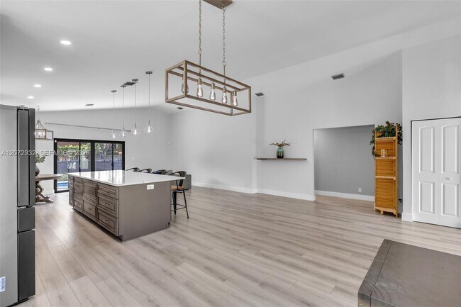 Building Photo - 1038 SW 120th Way