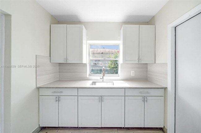 Building Photo - 2025 Fillmore St