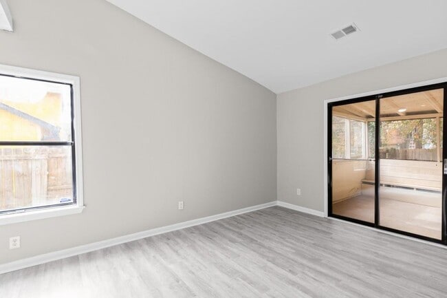 Building Photo - 1042 Mainstreet Lake Dr