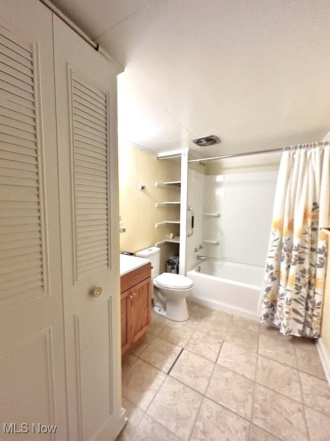 Building Photo - 301 Martin