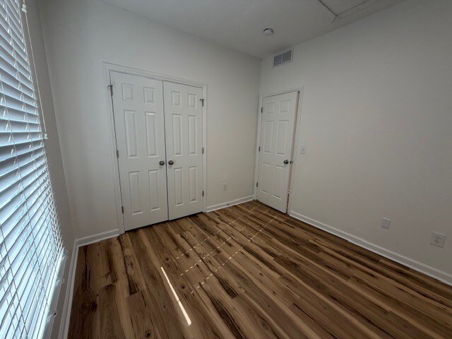 Building Photo - 815 Green Oaks St