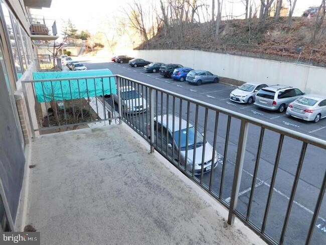 Building Photo - 5565 Columbia Pike