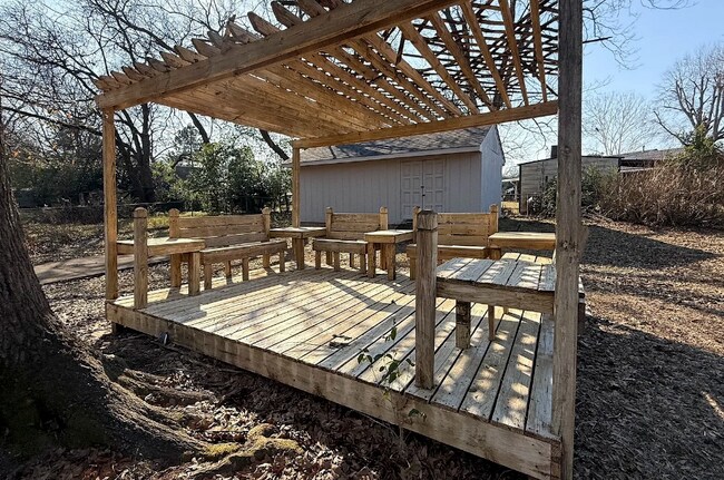 Building Photo - 341 N Burbank Dr